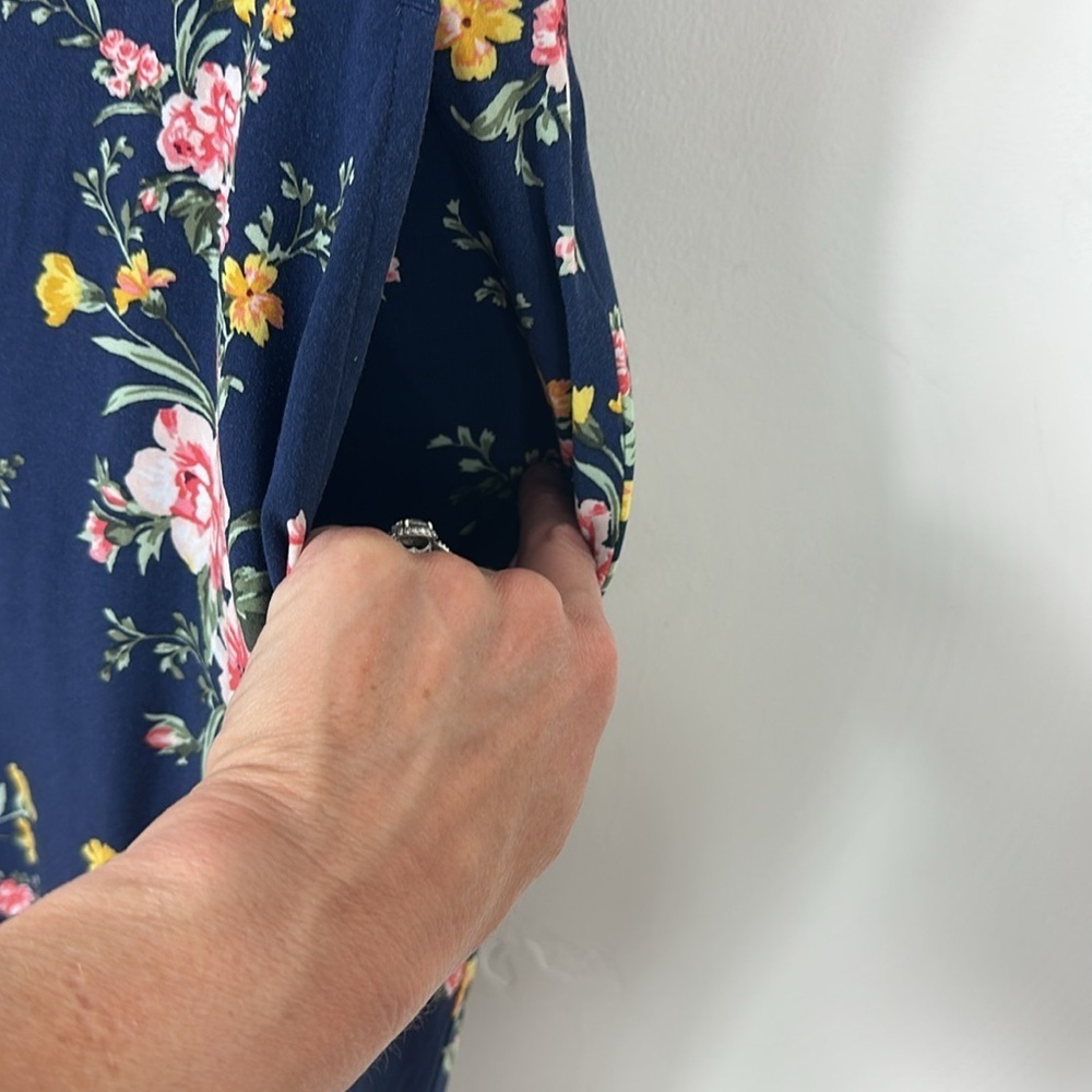 Old Navy Blue Floral Cropped Cami Sleeveless Jumpsuit Romper Small - Picture 4 of 9